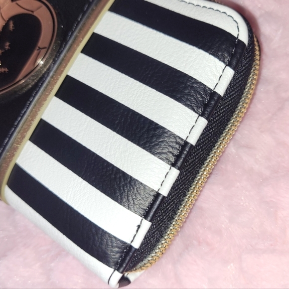 Nightmare Before Christmas Zip-Around Wallet. - Picture 9 of 16